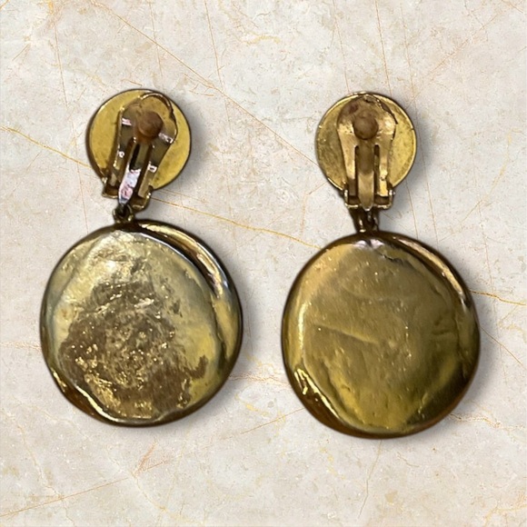 Vintage lightweight Gold and Amber colored Clip Earrings - Picture 3 of 3
